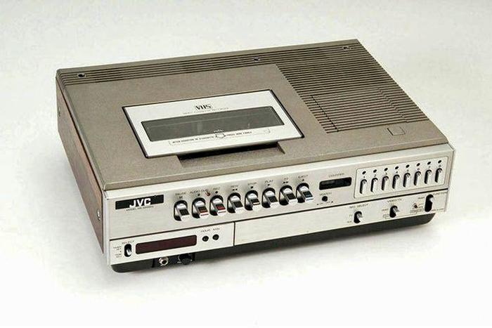 Сколько строк в кадре воспроизводят видеомагнитофоны формата VHS